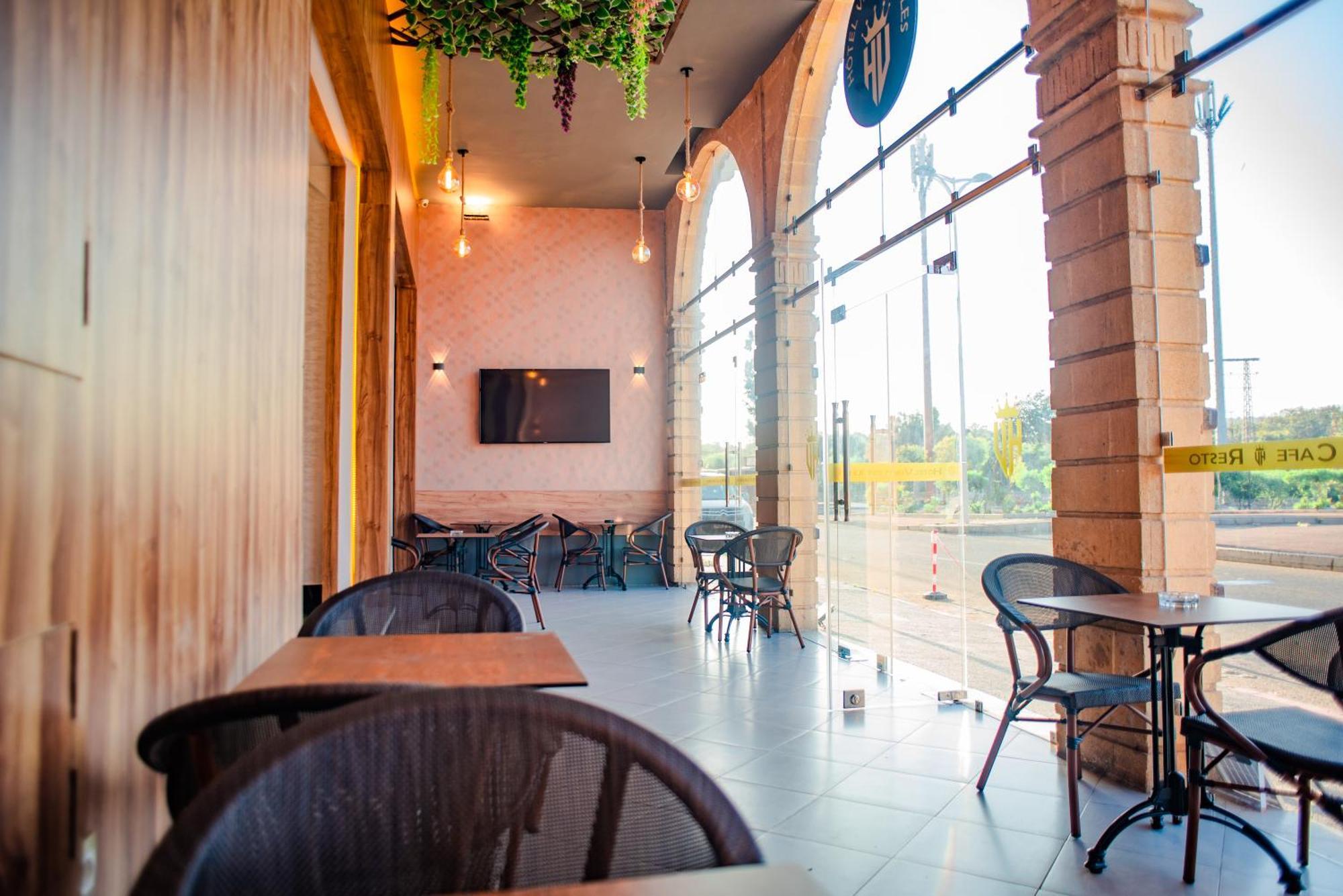 Hotel Vents Des Iles Есувейра Екстериор снимка