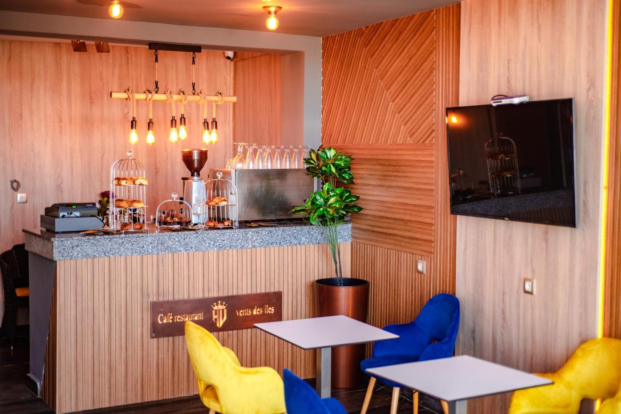 Hotel Vents Des Iles Есувейра Екстериор снимка